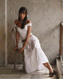 Izumi Tiered Midi Skirt In Poplin White -Outlet Modi Vora Store ALDERIDGE TOP WHITE IZUMI TIERED MIDI SKIRT WHITE POPLIN 2 ee3a4b8d 86b3 4731 8b19 3f553690d8f0