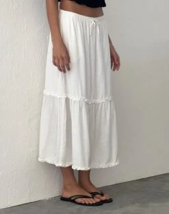 Iyana Midi Skirt In Off White -Outlet Modi Vora Store COVE BANDEAU TOP CRINKLE BLACK IYANA MIDI SKIRT OFF WHITE 16