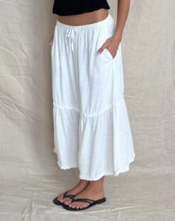 Iyana Midi Skirt In Off White -Outlet Modi Vora Store COVE BANDEAU TOP CRINKLE BLACK IYANA MIDI SKIRT OFF WHITE 22