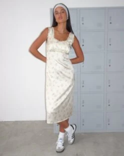 Jinora Midi Dress In Satin Vintage Rose Garland