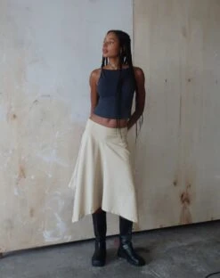 MOTEL X JACQUIE Karsyn Asymmetric Midi Skirt In Oat -Outlet Modi Vora Store KARSYN MIDI SKIRT OAT DUDLEY VEST OCEAN STORM 20