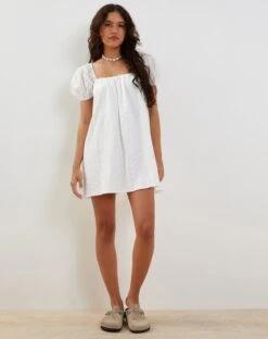 Leyona Broderie Mini Dress In White -Outlet Modi Vora Store LEYONA BRODERIE BABYDOLL DRESS WHITE 2194 77