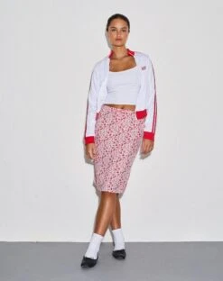 Rujina Midi Skirt In Ditsy Floral Blush Red 9 Rujina Midi Skirt In Ditsy Floral Blush Red -Outlet Modi Vora Store MAKIRA SWEAT IVORY RED M RIBBON EMB RUJINA SKIRT DITSY FLORAL BLUSH RED 1