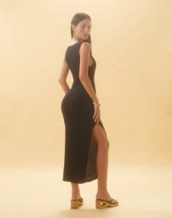 Minyo Racer Neck Maxi Dress In Crinkle Black -Outlet Modi Vora Store Motel Tangerine Skies48241