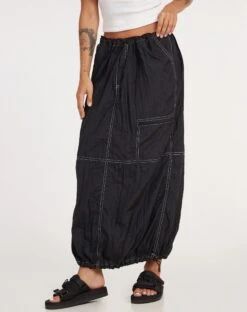 Masao Maxi Skirt In Parachute Black With White Stitch -Outlet Modi Vora Store RESHOOT MASAO SKIRT PARACHUTE BLACK WITH WHITE STITCH 111305