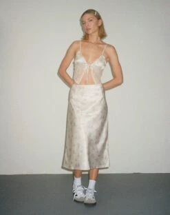 Piya Midi Skirt In Satin Vintage Rose Garland 10 Piya Midi Skirt In Satin Vintage Rose Garland -Outlet Modi Vora Store SAHIRA TOP PIYA SKIRT SATIN VINTAGE ROSE GARLAND 1 copy